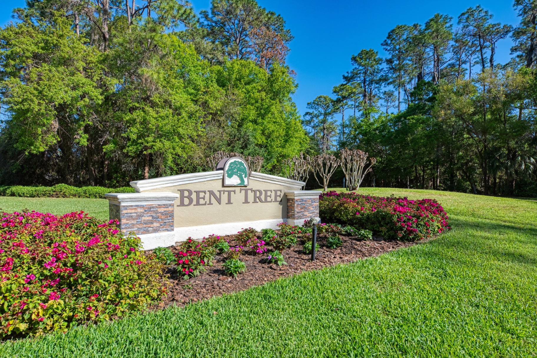 Bent Tree neighborhood entrance sign in Sarasota, Florida.